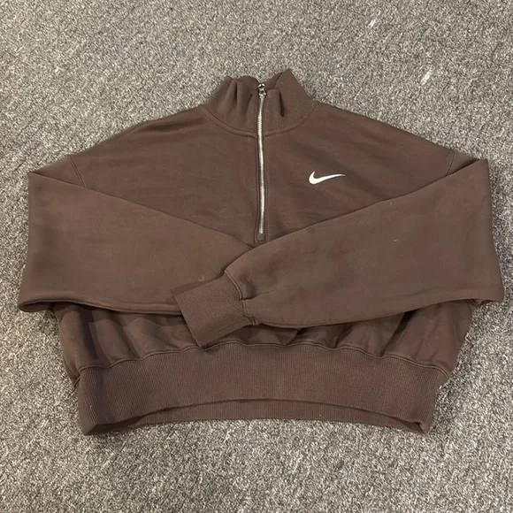 Womens Nike sweatsuit
Size Med top
Size SM bottom - Picture 2 of 6